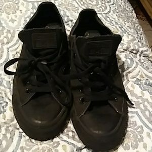 Converse black tennis shoes